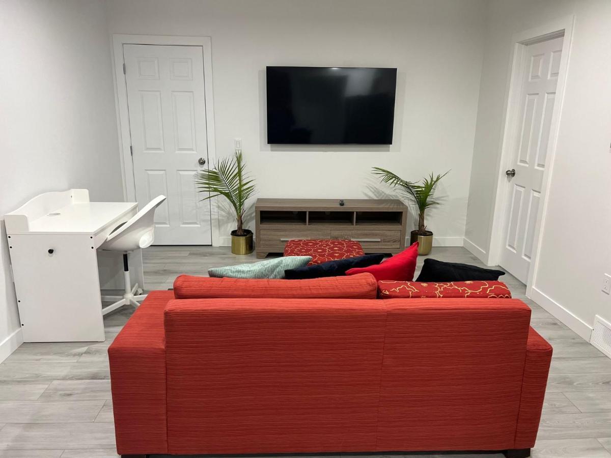 Beautiful 2 Bedroom Home Away From Home Calgary Bagian luar foto